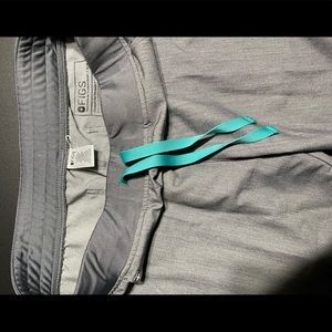 FIGS Zamora Jogger Scrub Pants - Color: Graphite. Size: Medium Petite